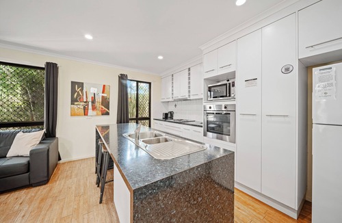 Emerald Apartment | Emerald Motel Apartments