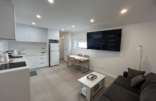 St. Kilda East House | Enjoyable 2-bedroom house in Saint Kilda East