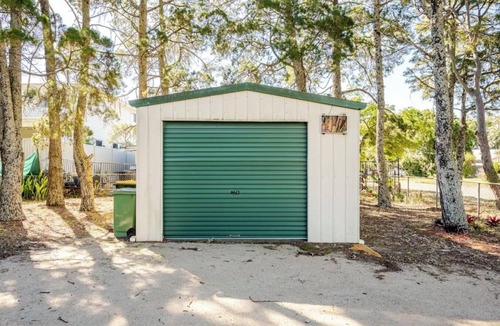 Bongaree House | Entire Beach House on Bribie Island. 1 block from waterfront!