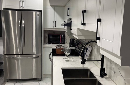 Brampton House | Entire home in Brampton, Canada 2 guests1 bedroom1 bed1 bath