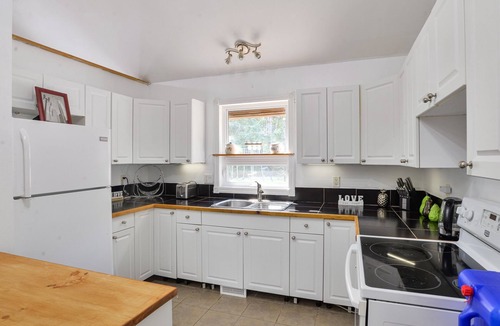 Sebright Cabin | Entire Riverfront & Forest Family Cottage