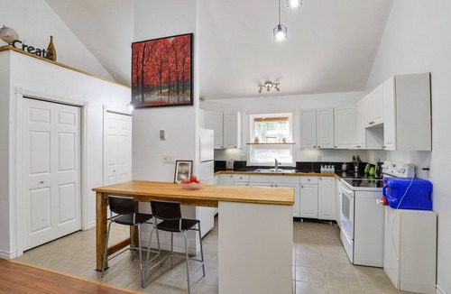 Sebright Cabin | Entire Riverfront & Forest Family Cottage
