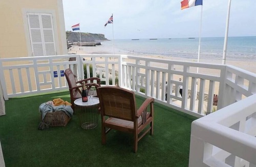 Arromanches-les-Bains Apartment | Evasion vue mer D-Day pontoons, quai Arromanches