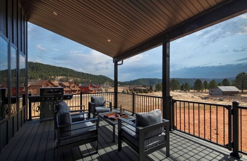 Sturgis Cabin | Everything's Right- its the place to get away