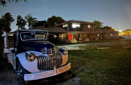 Survey Creek House | Exec Suites Men only 7 min to Ocean