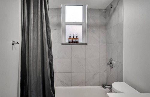 New Edinburgh Apartment | Executive 3BR | Monthly Stays | Quiet East Ottawa