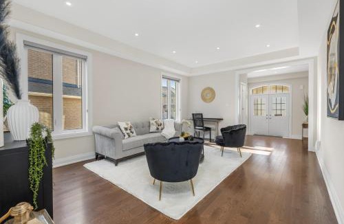 Mount Pleasant House | Executive 5BR-4BATH Detached Bramp/Miss Border