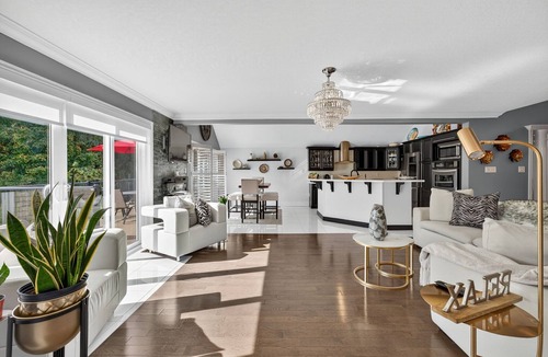 Barrie House | Executive high end home with Backyard Oasis!