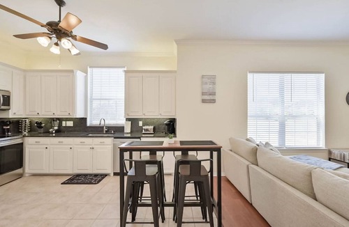 Cedar Hill Apartment | ★Executive Lakeside Estate★Front-Attached Apt Only