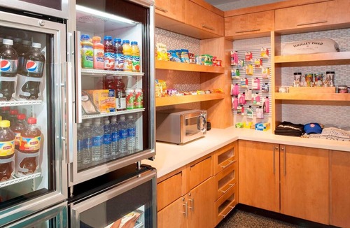 Norwood Park Hotel | Experience Quiet Comfort in 2 Family-Friendly Suites w/Pool & Free Parking
