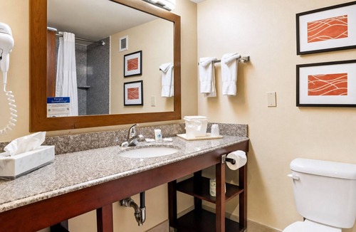 Highlands - Perkins Hotel | Explore Baton Rouge—Near LSU, Downtown, Zoo & Mall with Free Breakfast & Parking