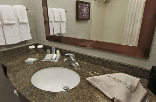 Covington Hotel | Explore Covington's Central Business District – Room Beds Near Top Attractions