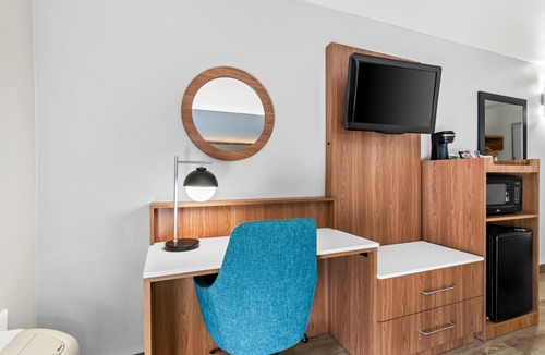 Cheyenne Hotel | Explore Downtown Cheyenne w/Deluxe One Queen Bed - Pet Friendly and w/Pool!