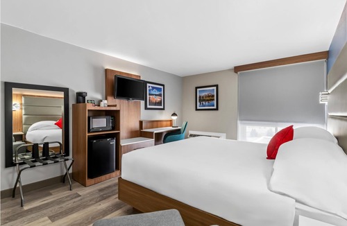 Cheyenne Hotel | Explore Downtown Cheyenne w/Deluxe One Queen Bed - Pet Friendly and w/Pool!