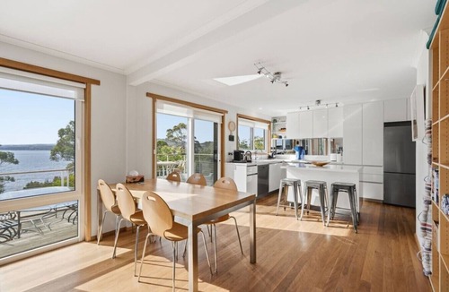 Coningham House | Exquisite Waterfront Oasis Near Bruny & Hobart