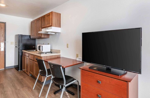 Millard Hotel | Extended Stay America Select Suites - Omaha - Southwest
