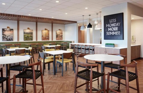 Mount Pleasant Hotel | Fairfield by Marriott Inn & Suites Mount Pleasant, WI