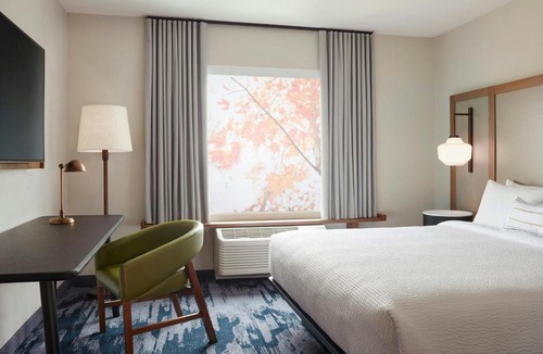 Mount Pleasant Hotel | Fairfield by Marriott Inn & Suites Mount Pleasant, WI