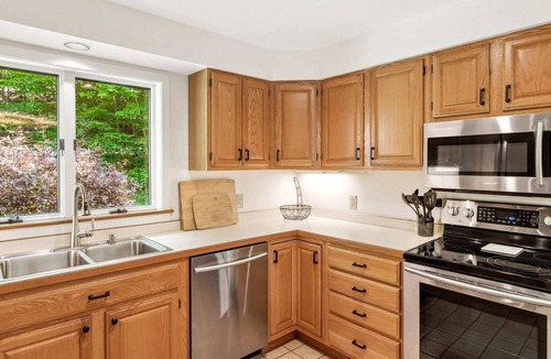 Quechee House | Family & Game Rooms, Large Deck - Highland Ridge