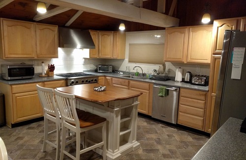 Stratton House | Family Lodge Btwn Stratton & Mt Snow - TESLA Charger