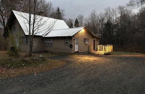 Stratton House | Family Lodge Btwn Stratton & Mt Snow - TESLA Charger