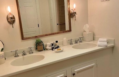 West Dover House | Farmhouse 2 - Farm Road Estate - 3mi to Mt Snow