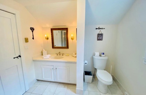 West Dover House | Farmhouse 4 - Farm Road Estate - 3 mi to Mt Snow