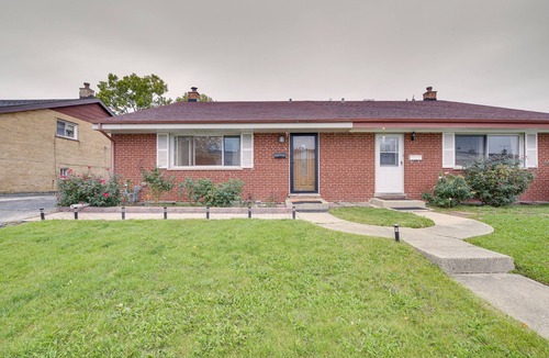 Des Plaines House | Fenced Backyard: Family Getaway in Des Plaines!