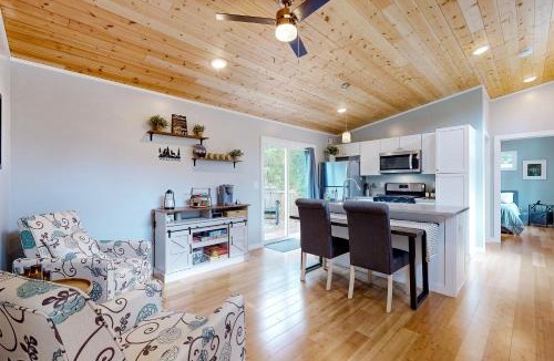 Carson House | Fire Pit & Mtn Views! Cabin, Steps to Wind River