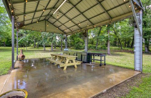 Malakoff House | Fish On-Site! 35-Acre Escape Near Cedar Creek Lake