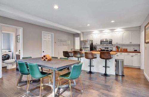 Quechee House | Fitness/GameRm Dog-Friendly - Cottage in the Woods