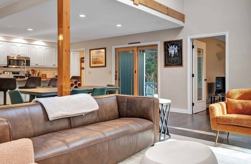 Quechee House | Fitness/GameRm Dog-Friendly - Cottage in the Woods