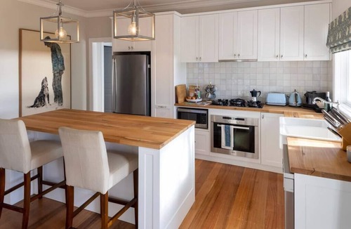 Trentham House | FOREST CORNER - 3 BEDROOM WEATHERBOARD, TRENTHAM