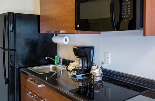 Jamestown Hotel | Four Comfortable Rooms w/Kitchens Perfect for Groups Visiting Jamestown
