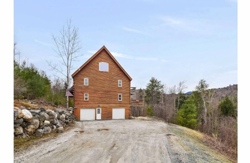 Pittsfield House | Four Seasons Escape