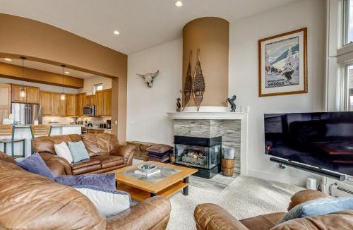 Fraser House | Fraser Townhome w/Deck, 7 Mi to Winter Park!