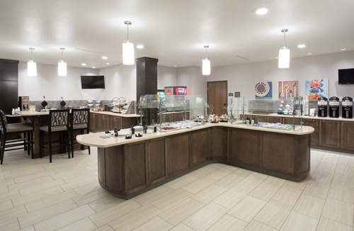 Rapid City Apartment | Free Breakfast. Pool & Hot Tub. Close to Rushmore Crossing Shopping Complex!