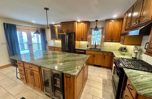Sunny Slope House | Freshly Remodeled, Serene Getaway! Apres Hot Tub! Just minutes from Breck