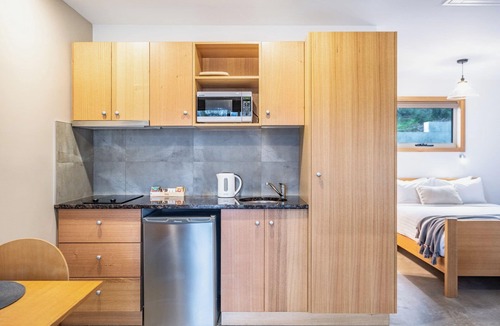 Coles Bay Apartment | Freycinet Stone Studio 8 - Freycinet Holiday Houses
