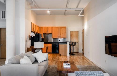 Downtown St. Louis Apartment | FRONTDESK Open 2BR near the Enterprise Center