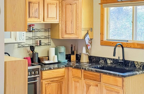 Estes Park Hotel | Full Kitchen River Motel w/Views - NR100
