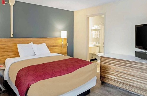 Clinton Apartment | Fully Furnished Studio Available in Clinton, Iowa, 1 week min stay
