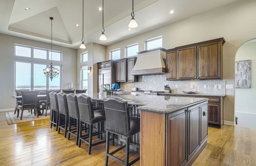 Tucumcari House | Game Room & Deck: Group Getaway in New Mexico!