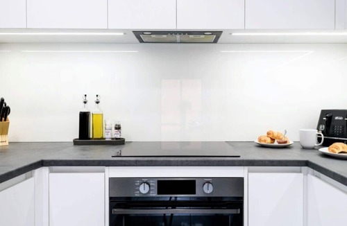 Hepburn House | Gerry's Summary: Disc