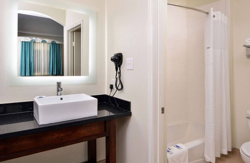 Spring Hotel | Get Ready for Adventure! 3 Comfortable Units! Close to Tour 18 Golf Course!