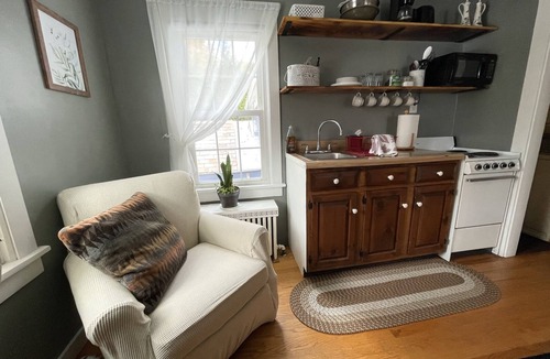 Stamford Apartment | Getaway Near Mass MoCA, Great Hiking, Scenic Views