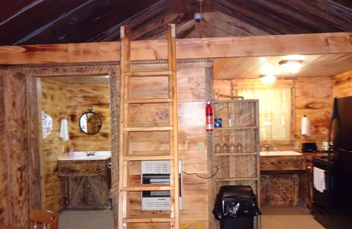 Pittsburg Cabin | Ghost wood Quiet, Peaceful, Relaxing overall A Great Get Away Cabin!