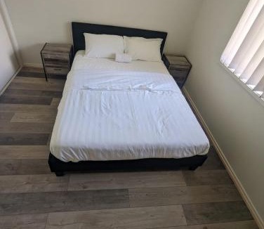 New Auckland House | Gladstone Entire House 4 Beds 2 Baths Air-conditioned in City