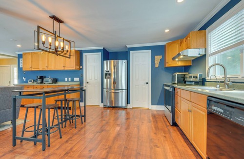 West Dover Cottage | Golf, Hike & Unwind: Spacious Dover Retreat!