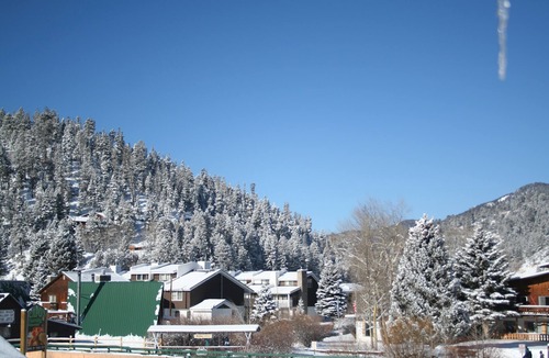 Red River Apartment | Gorgeous Mountain Views in Downtown Red River